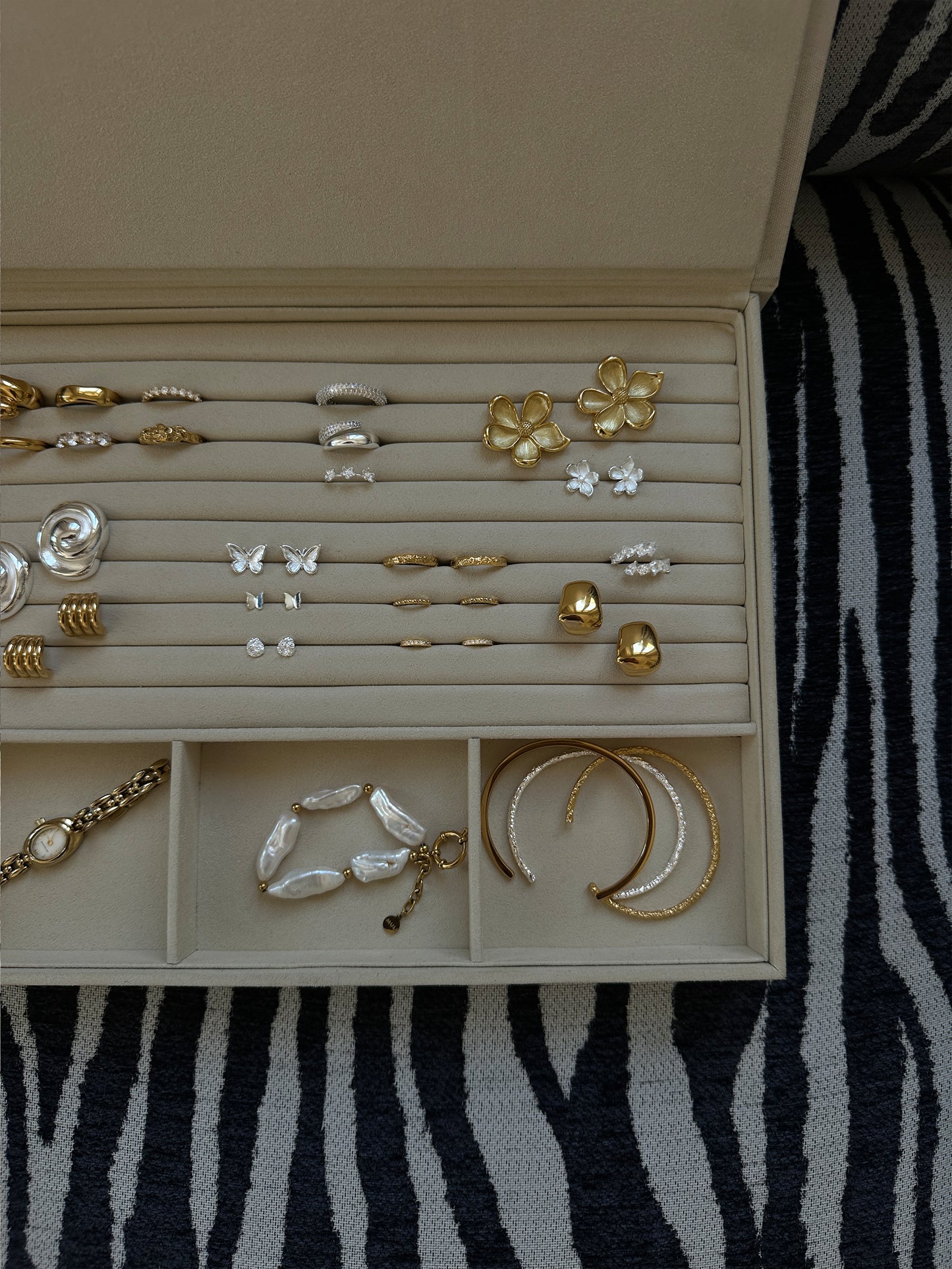 The Jewelry Book Case