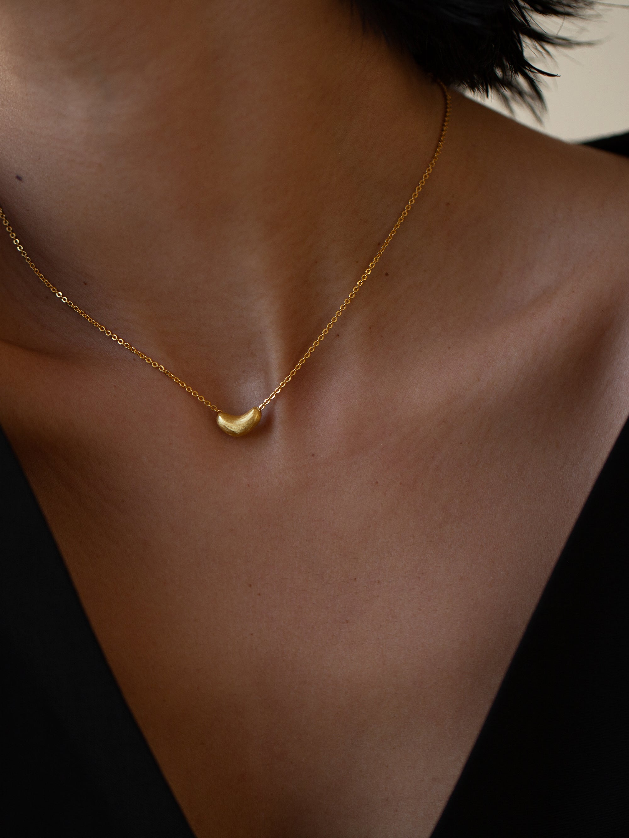 Brushed Bean Necklace 18k gold plated brass 