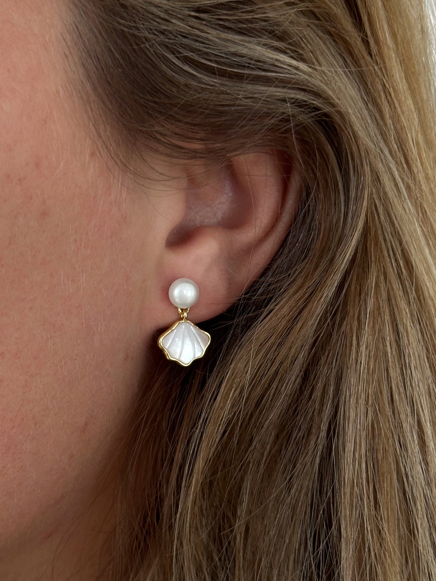 corsica pearl earring 18k gold plated brass