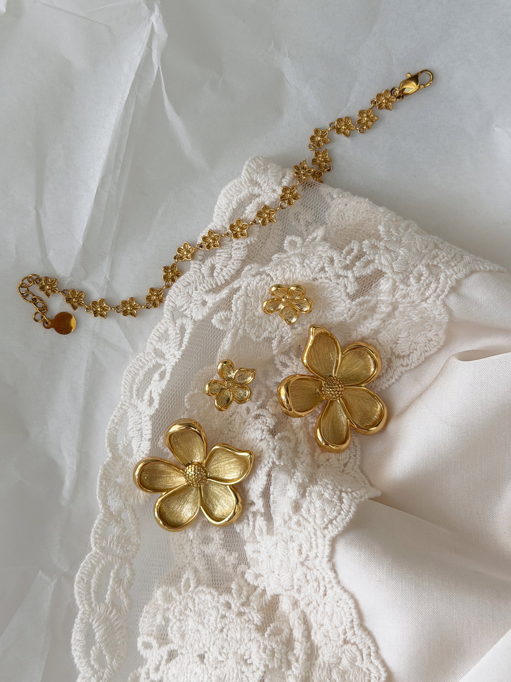 flower bracelet, flower earrings 18k gold PVD plated steel