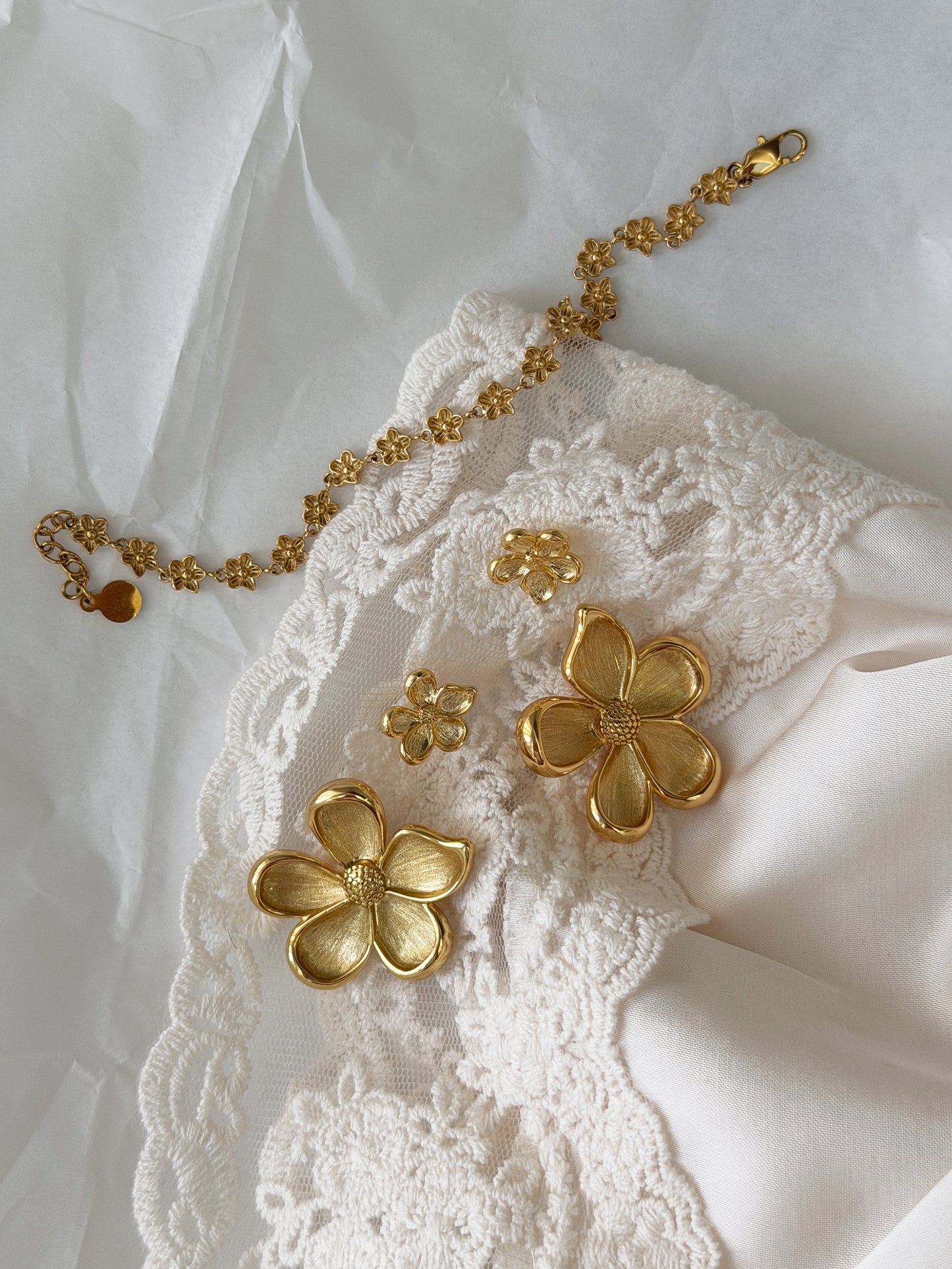 flower bracelet, flower earrings 18k gold PVD plated steel