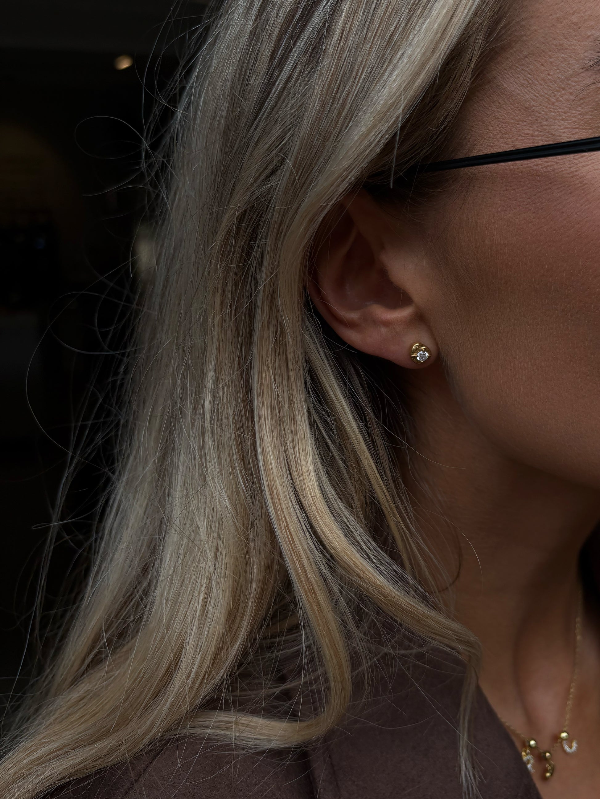 le petite stud 18k gold plated brass