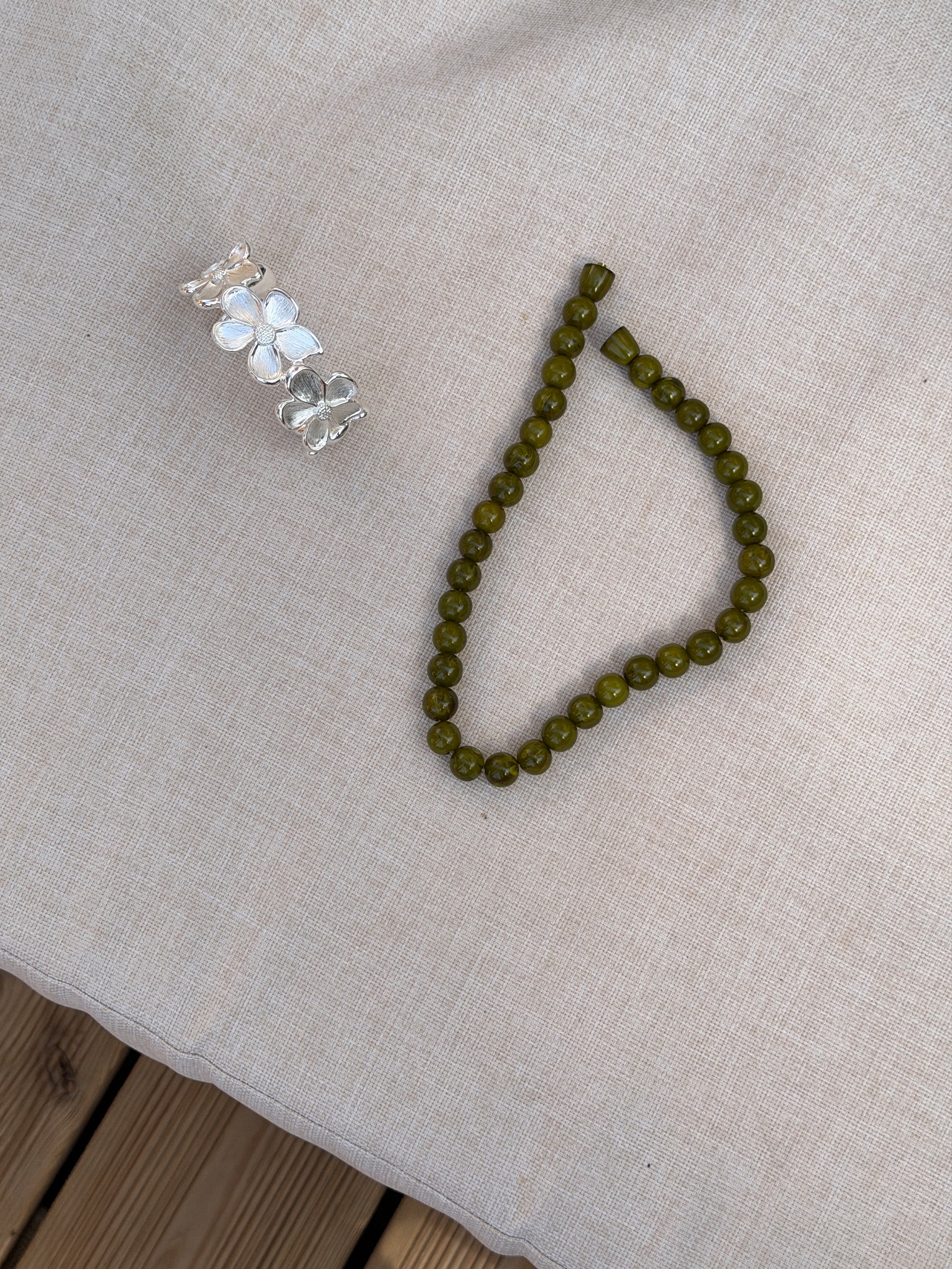 olive Acrylic beads necklace 