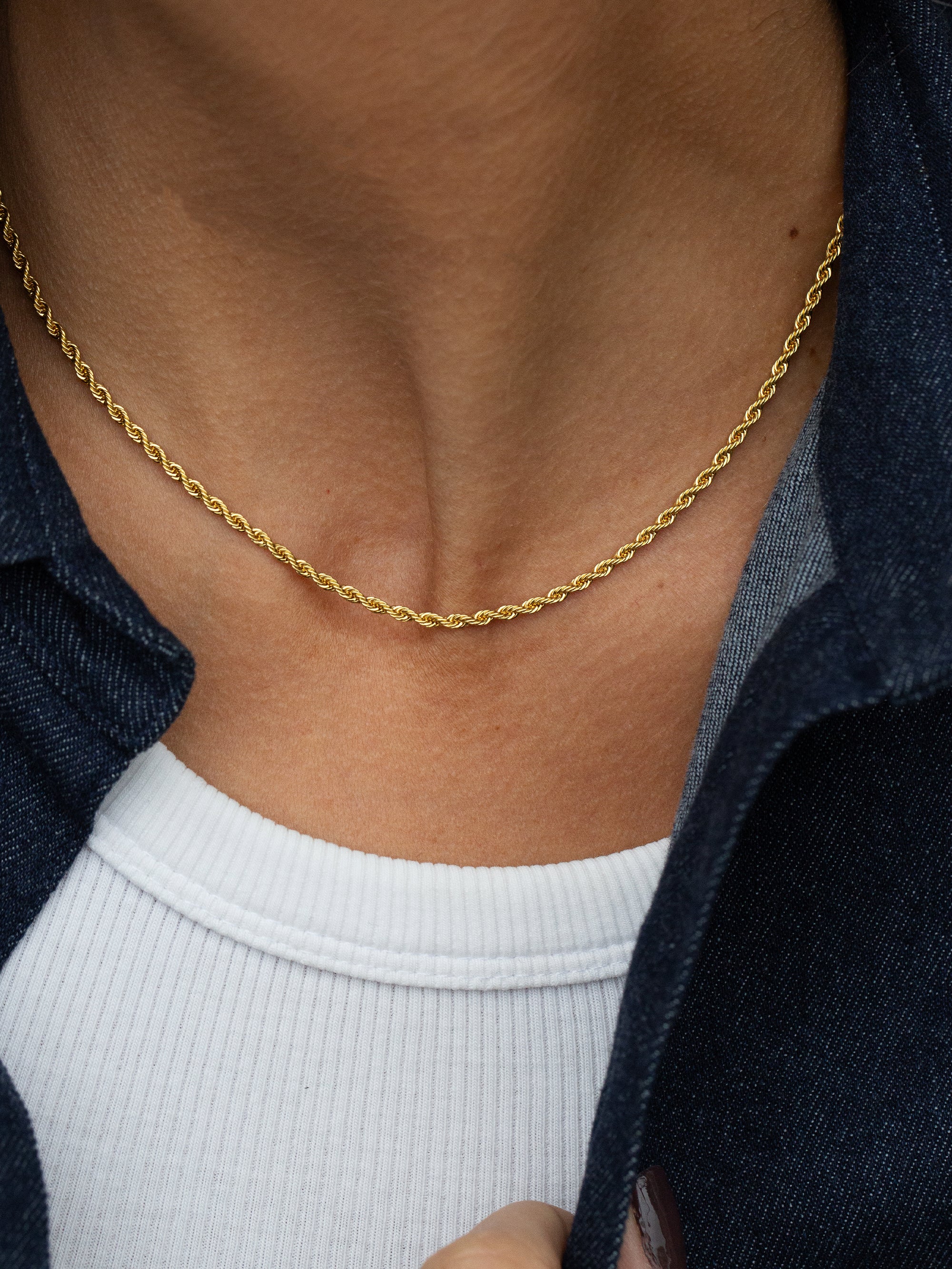 Thin chain sales necklace with pendant
