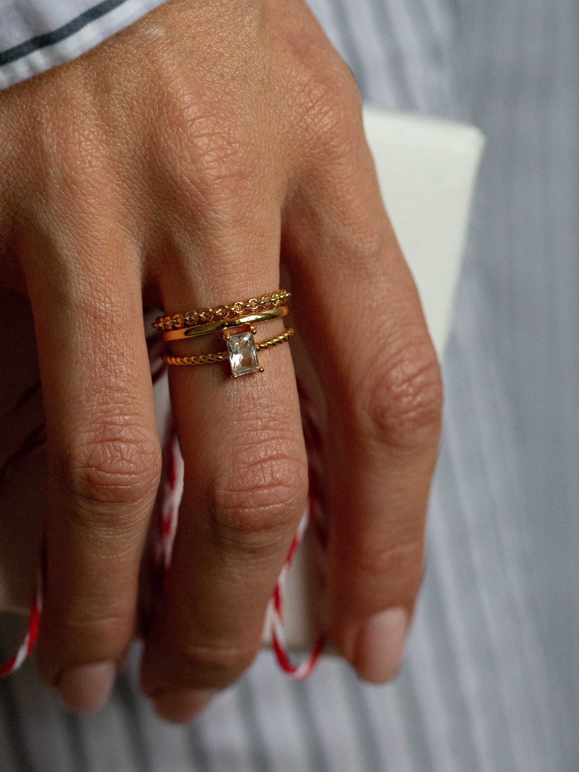 thin, thin chain, twisted baguette rings gold