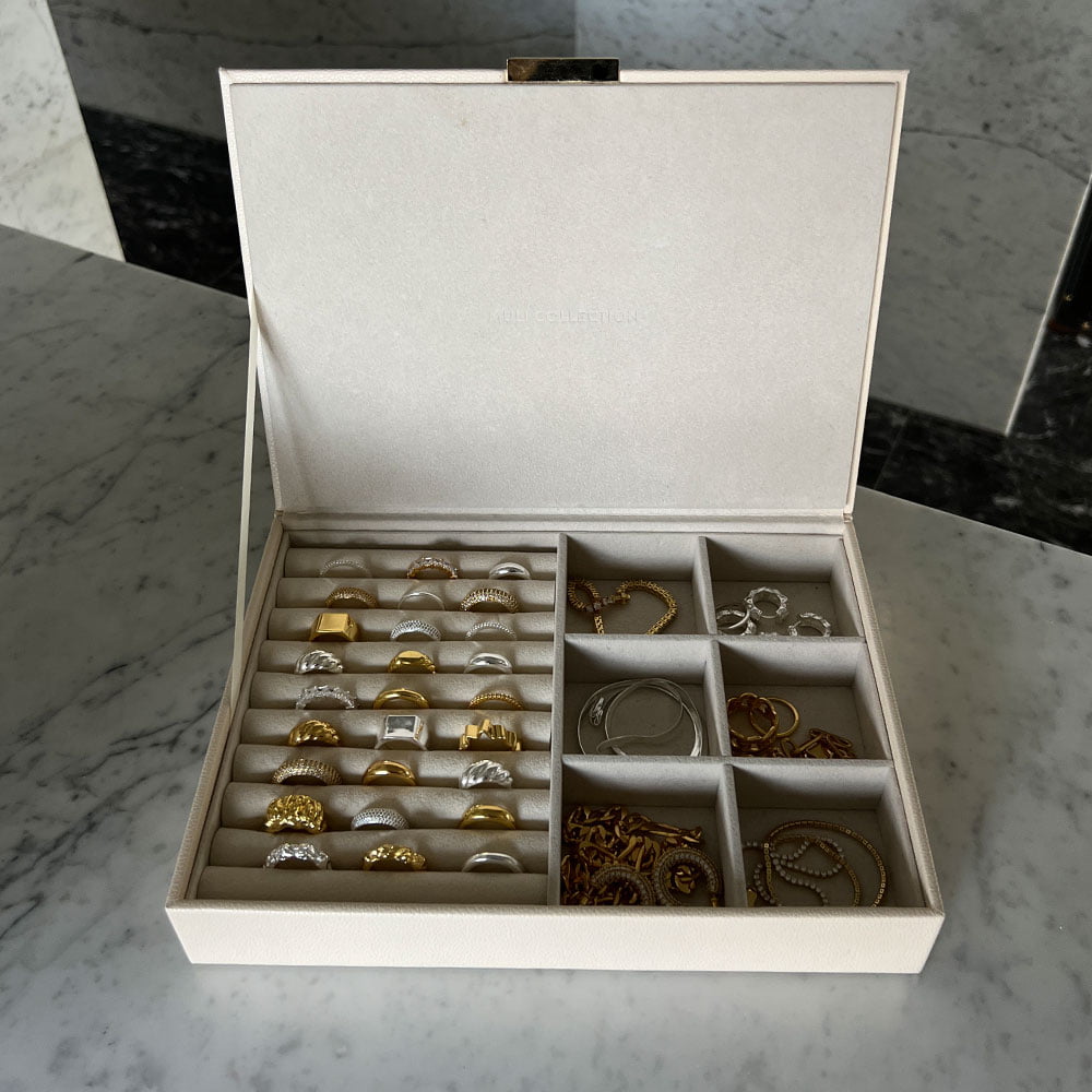 Beige jewelry case from Muli Collection