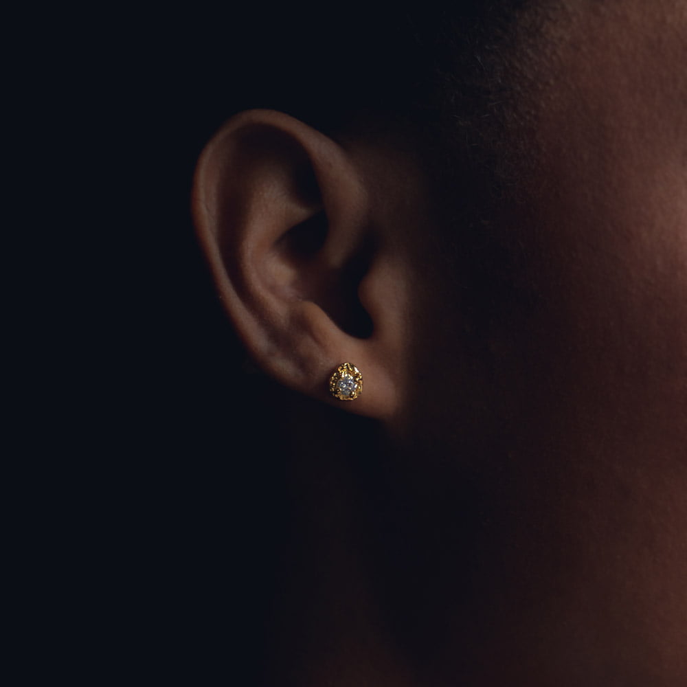 Le petite studs in 18k gold plated brass