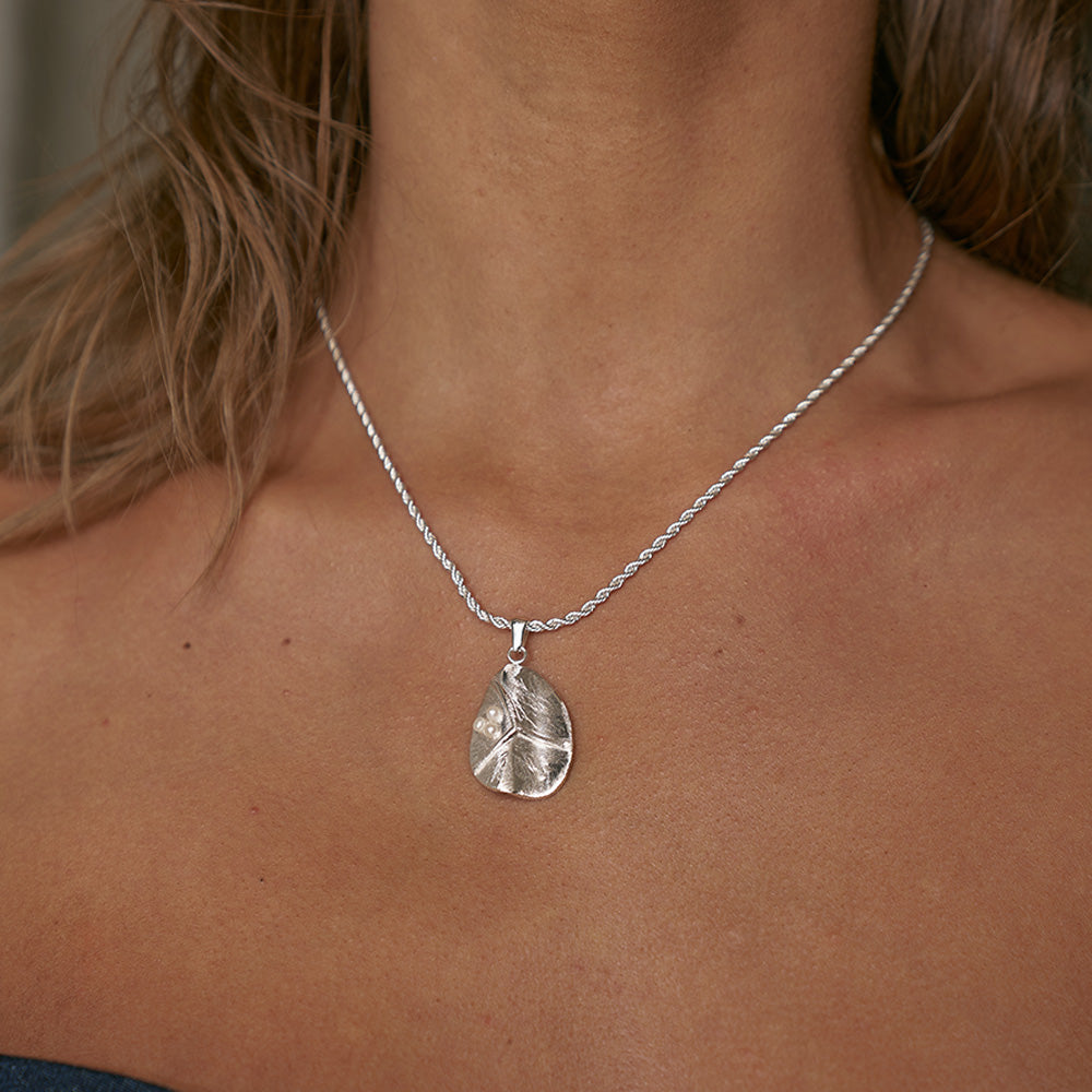 see plate necklace silver by Sanna Jörnvik