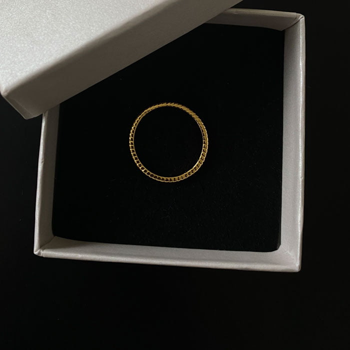 thin ring in 18k gold plated brass